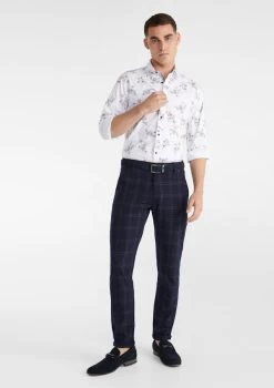 Clarke Print Shirt -yd. Y223LS02 WHT MODEL