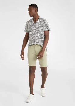 Cash Geo Print Shirt -yd. Y223SS06 WHT MODEL