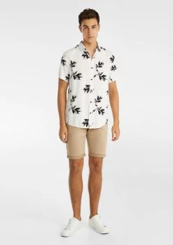 Warrick Viscose Print Shirt -yd. Y223SS33 WHT MODEL