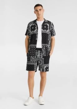 Bandana Print Short -yd. Y224SH01 BLK MODEL